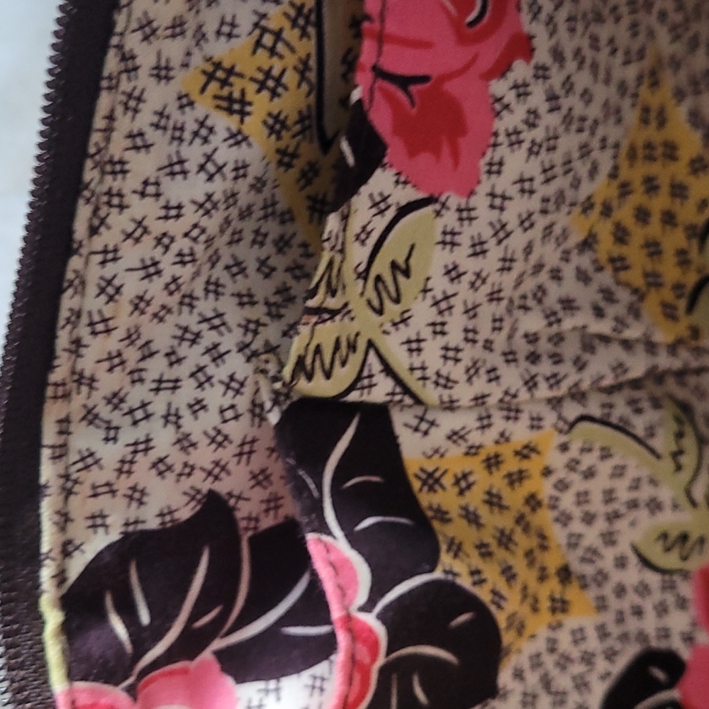 Vera Bradley pocketbook. - Picture 4 of 9